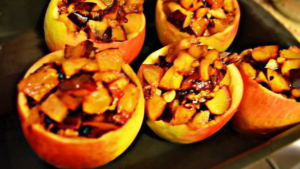 ШАГ 7. яблоки, фаршированные карамелизированной сливой