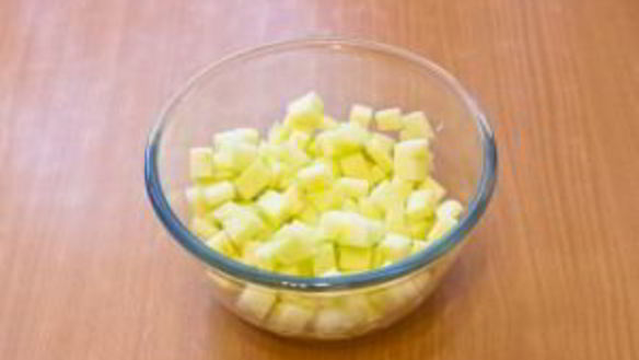 ШАГ 3. яблоки, запеченные под штрейзелем