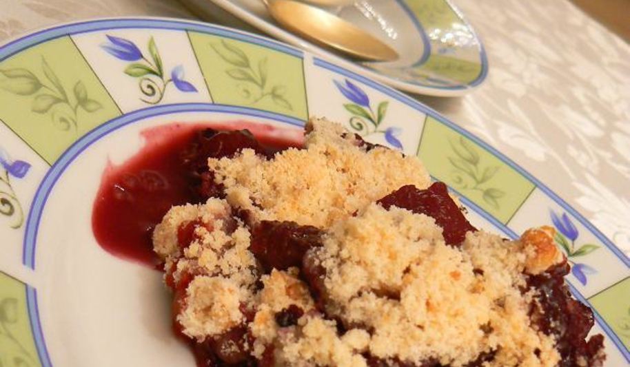 Рецепт ягодный крамбль с грецким орехом