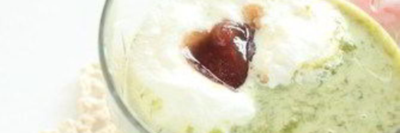 Яичный десерт с зеленым чаем и бренди