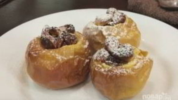 ШАГ 7. запеченные яблоки с орехами и изюмом