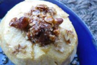 Запеченные яблоки с овсяно-ореховой начинкой