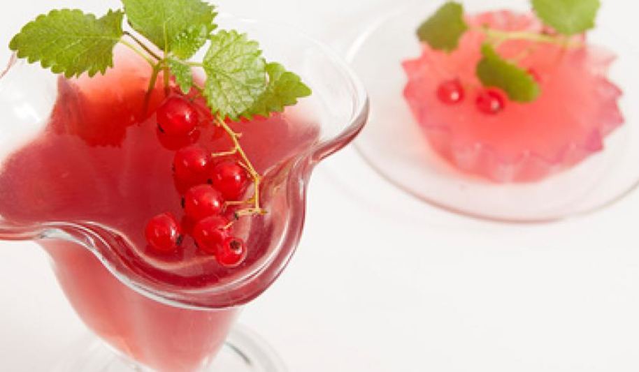 Рецепт желе из красной смородины с листьями мелиссы