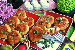 Биточки из картофеля и творога с маслинами