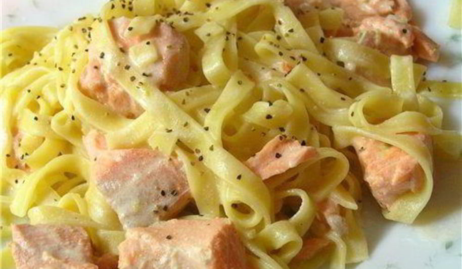 Рецепт домашняя лапша с лососевым соусом