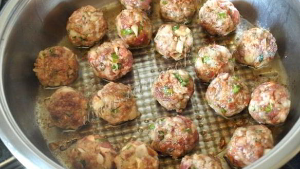 ШАГ 5. фрикадельки в томатном соусе