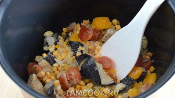 ШАГ 5. гарнир из риса с португальской смесью в мультиварке