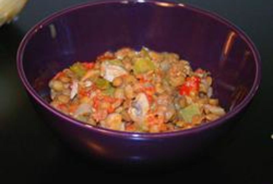 Чечевица с помидорами и сладким перцем