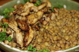 Чечевица со свининой и овощами