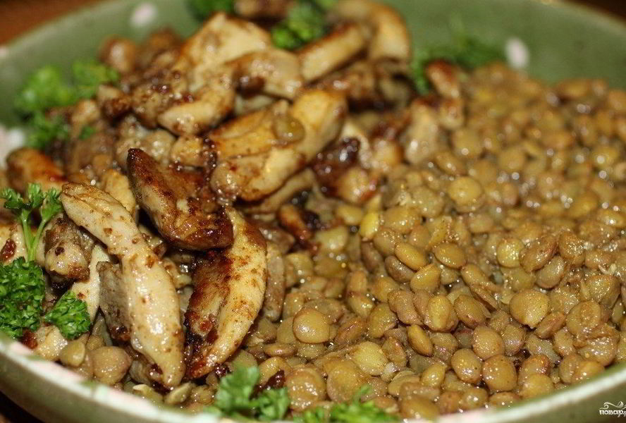 Чечевица со свининой и овощами