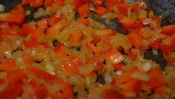 ШАГ 3. черный рис с овощами и креветками