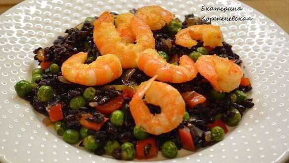 ШАГ 6. черный рис с овощами и креветками