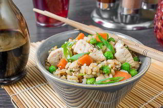 Кантонский жареный рис с курицей