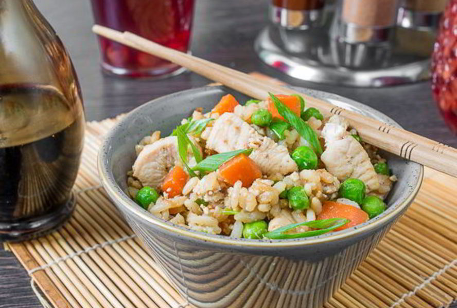 Кантонский жареный рис с курицей