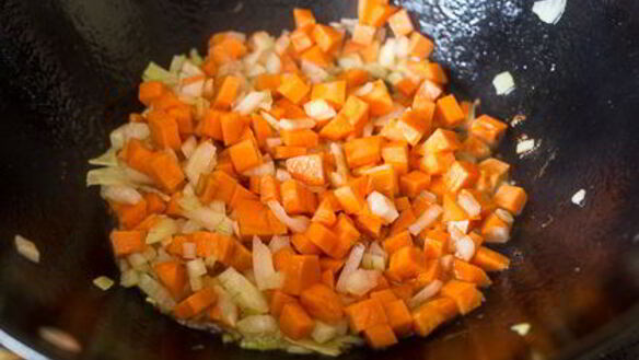 ШАГ 6. кантонский жареный рис с курицей