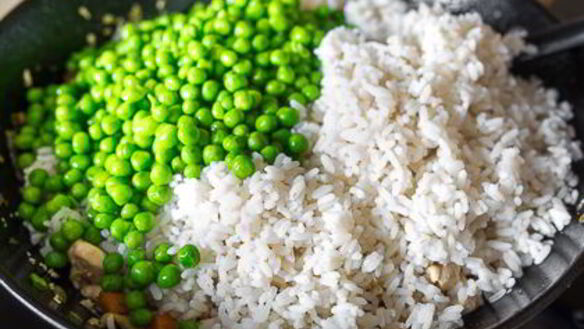 ШАГ 16. кантонский жареный рис с курицей