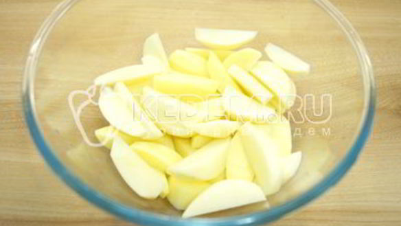 ШАГ 2. картофель дольками в духовке