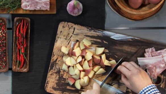 ШАГ 2. картофель с ароматным маслом и ветчиной