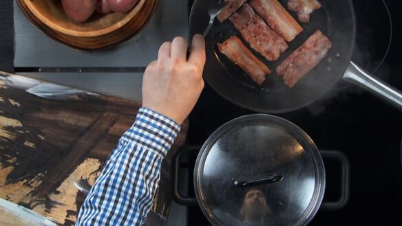 ШАГ 3. картофель с ароматным маслом и ветчиной