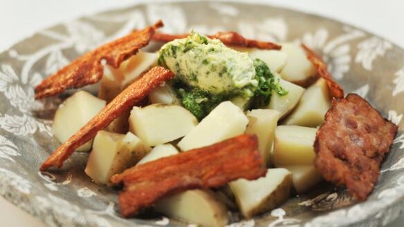 ШАГ 4. картофель с ароматным маслом и ветчиной