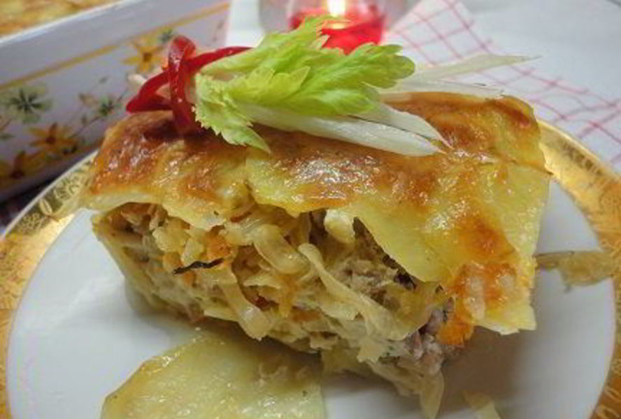 Картофель с мясом и капустой