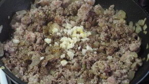 ШАГ 2. картофель с мясом и капустой