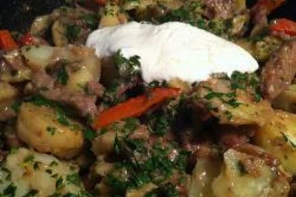 Картофель с мясом и сладким перцем