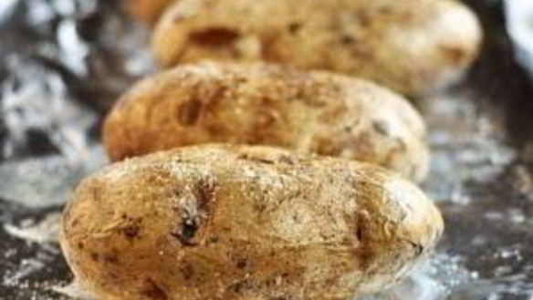 ШАГ 5. картофель в фольге в мультиварке