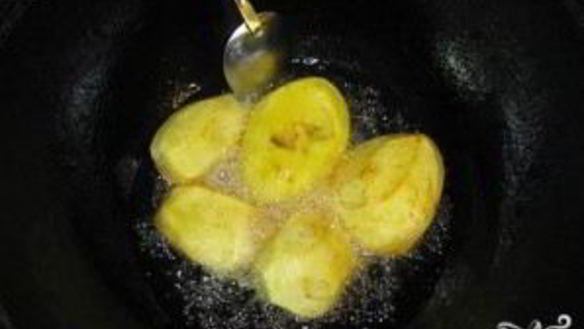 ШАГ 4. картофель в казане