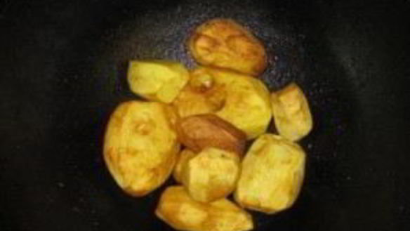 ШАГ 7. картофель в казане