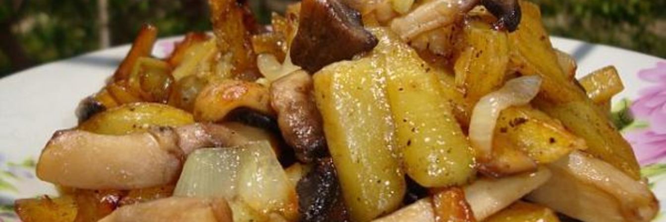 Картофель, жаренный с грибами и луком