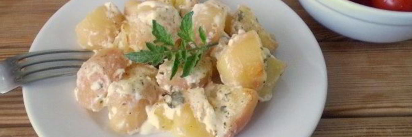 Картошка под чесночным соусом в духовке