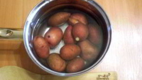 ШАГ 2. картошка под чесночным соусом в духовке