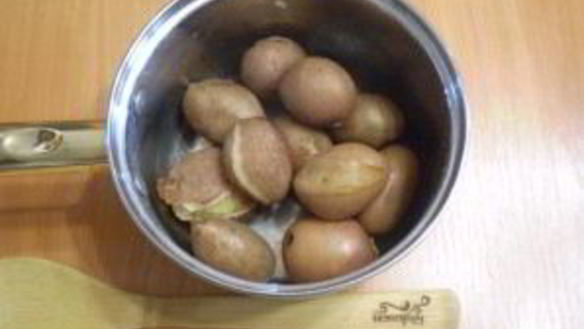 ШАГ 4. картошка под чесночным соусом в духовке