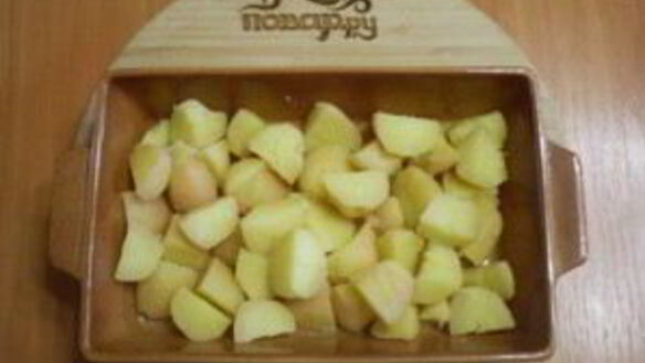 ШАГ 5. картошка под чесночным соусом в духовке