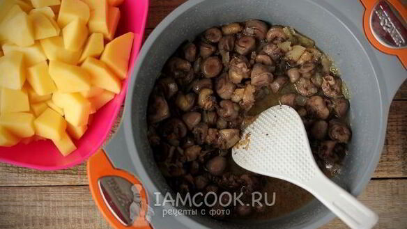 ШАГ 4. картошка с куриными сердечками