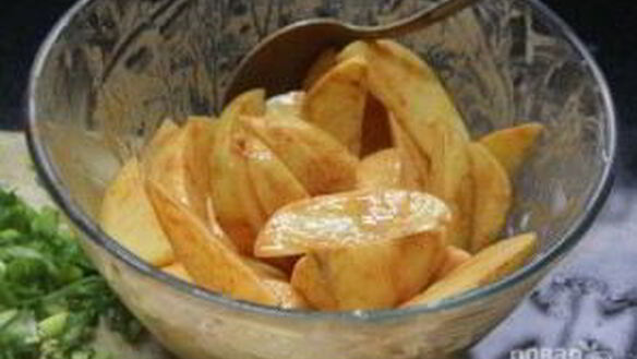 ШАГ 2. хрустящая жареная картошка с медом и специями