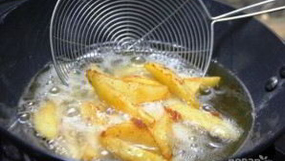 ШАГ 3. хрустящая жареная картошка с медом и специями