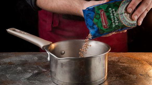 ШАГ 2. красная чечевица с томатами и шпинатом