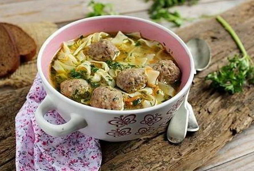 Лапша с фрикадельками по-домашнему