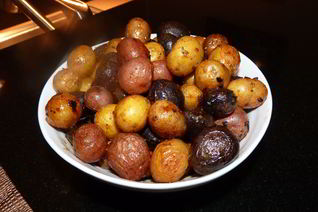 Мелкий картофель в духовке