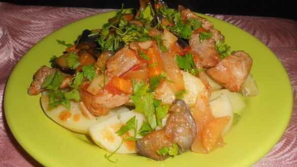 ШАГ 6. молодой картофель со свининой и баклажанами