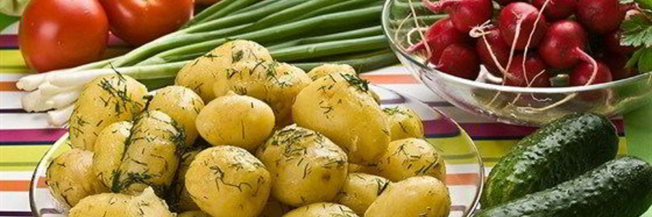 Молодой картофель в травах