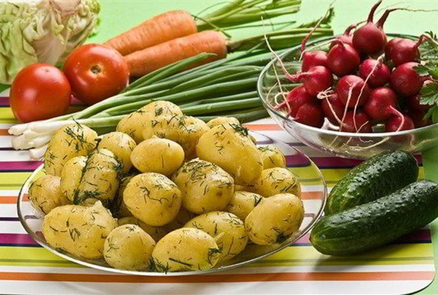 Молодой картофель в травах