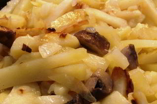 Перекус — картошка жареная с грибами