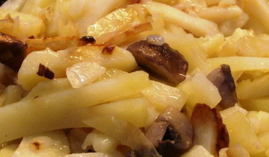 Рецепт перекус — картошка жареная с грибами