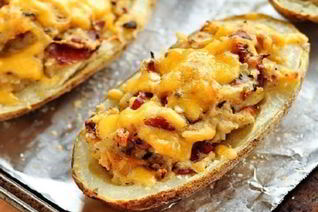 Пряный картофель под сыром