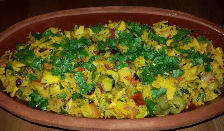 Рецепт рис с авокадо и овощами, запеченный в глиняных тарелках