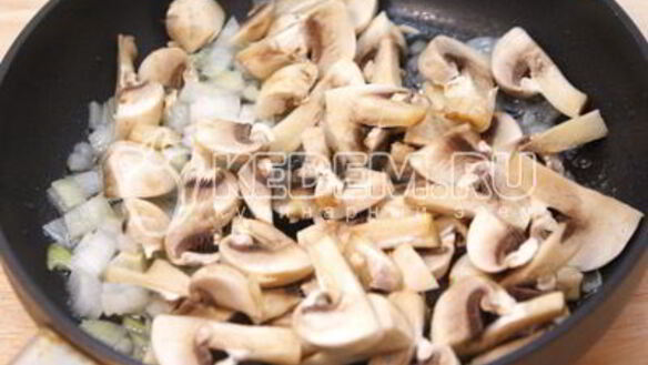 ШАГ 3. рис с грибами в горшочке