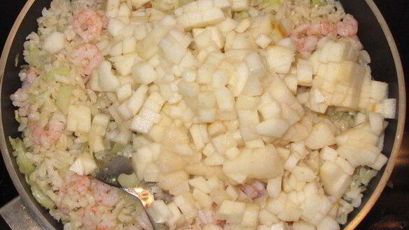 ШАГ 4. рис с креветками и грушей